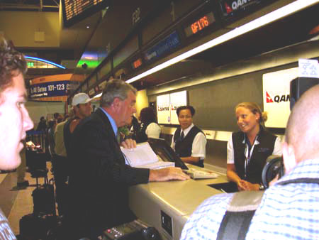 Irving talks with Qantas staff