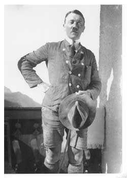 Hitler in Lederhosen