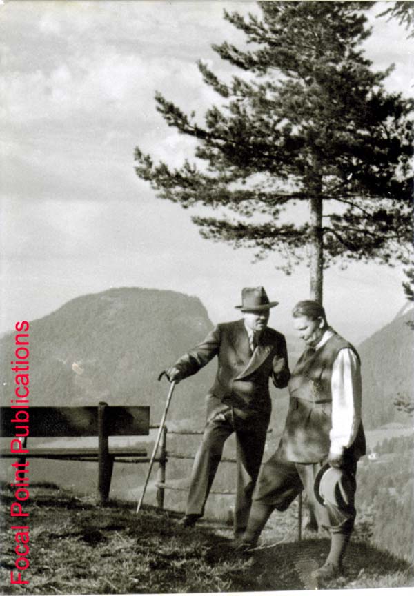 Hitler_walkingstick_3