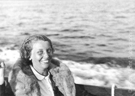 boat w female2