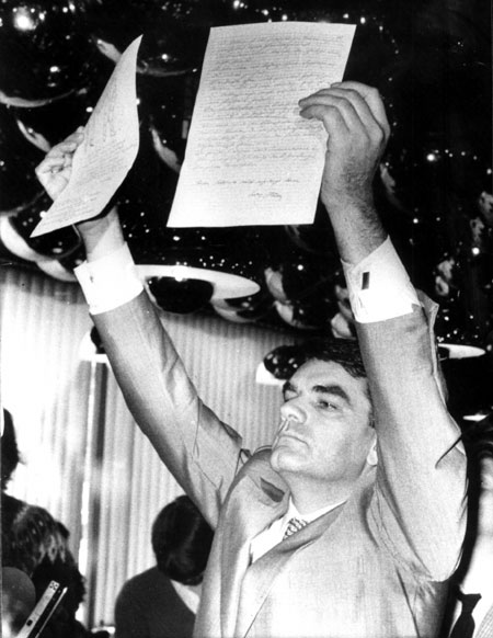 David Irving at Der Spiegel, exposing the Hitler Diaries fake, 1983