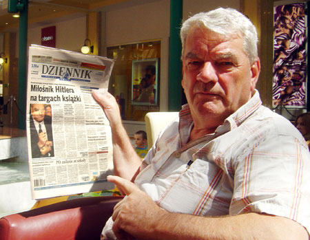 David Irving reads Polish newspaper, Warsaw, May 2007